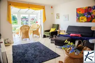 Schlafzimmer mit angrenzendem Wintergarten im OG