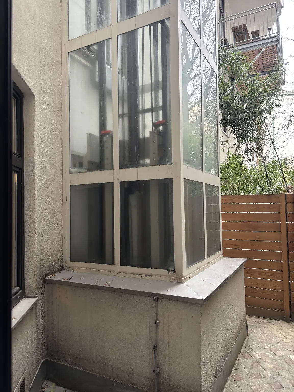 Sanierungsbedürftige 4 Zimmer Altbauwohnung mit viel Potential in zentraler Döblinger Lage - Billrothstrasse !