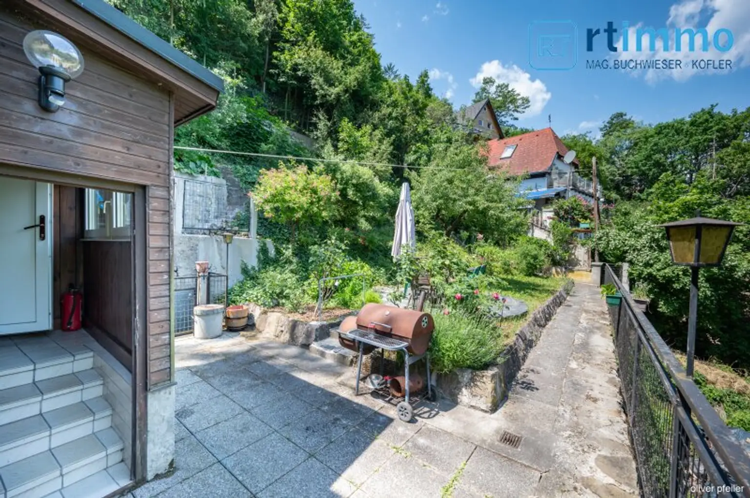 SELTENE GELEGENHEIT AM FUSSE DES KAHLENBERGS: Haus mit 835 qm Eigengrund zu kaufen + ca. 2500 qm anschließenden, sehr günstigen Pachtgrund zu übernehmen!