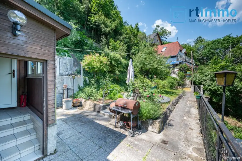 SELTENE GELEGENHEIT AM FUSSE DES KAHLENBERGS: Haus mit 835 qm Eigengrund zu kaufen + ca. 2500 qm anschließenden, sehr günstigen Pachtgrund zu übernehmen!