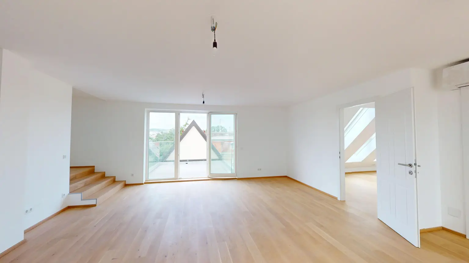 Traumhafte Dachwohnung im Altbaujuwel