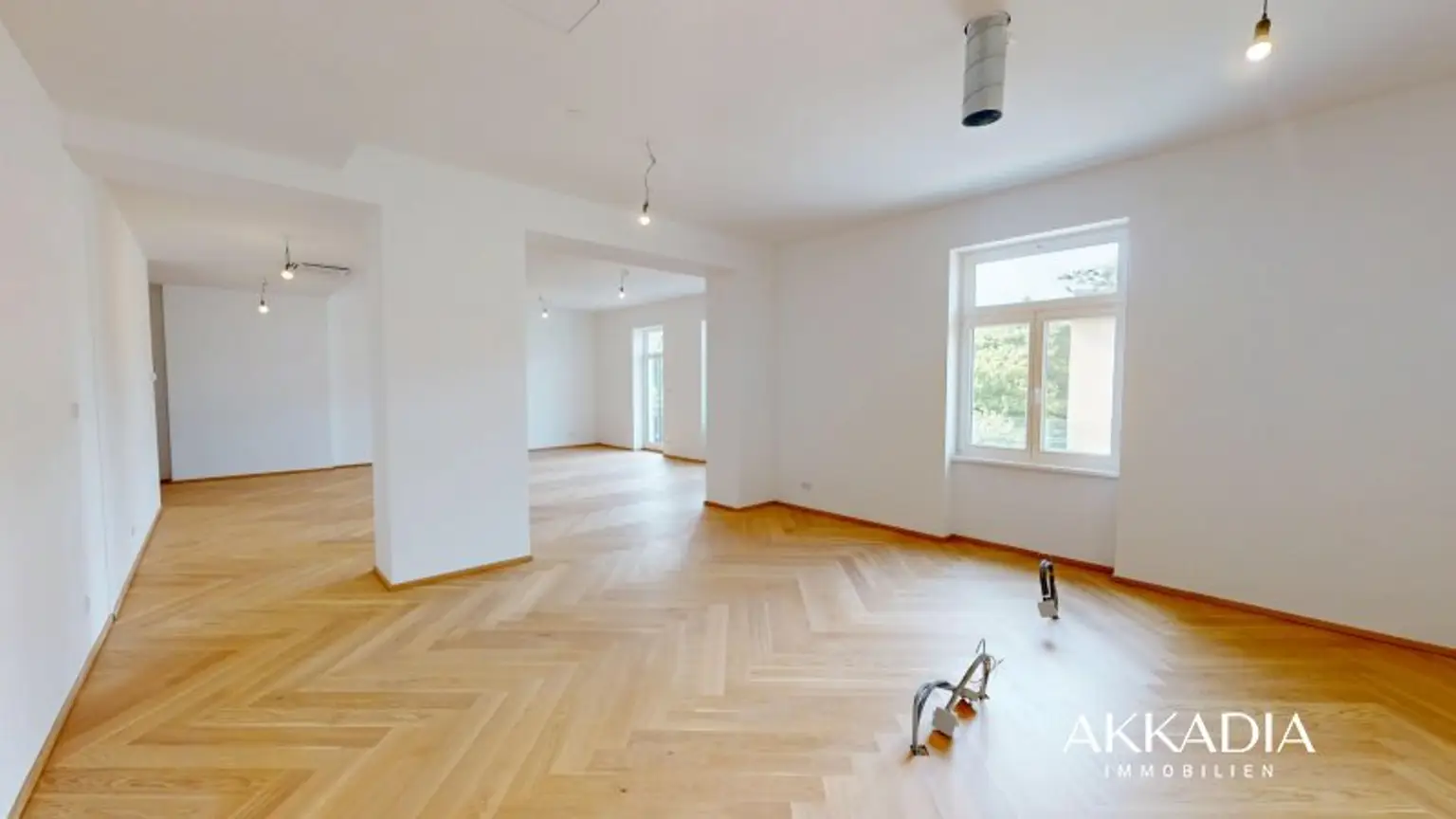 Großzügiger Altbau I 2 Balkone I Revitalisierte Jugendstilvilla