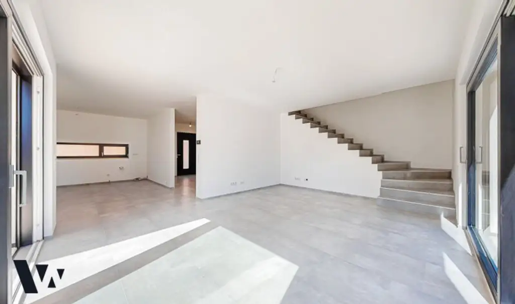 MODERNES DESIGNERHAUS MIT GARTEN & POOL | ERSTBEZUG | VIDEO-PRÄSENTATION