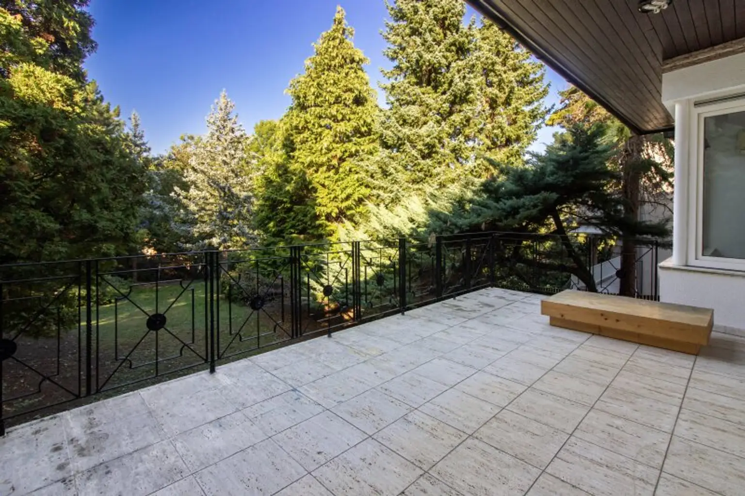 Familienheim mit Privatsphäre - Elegantes Wohnen in Harmonie mit der Natur