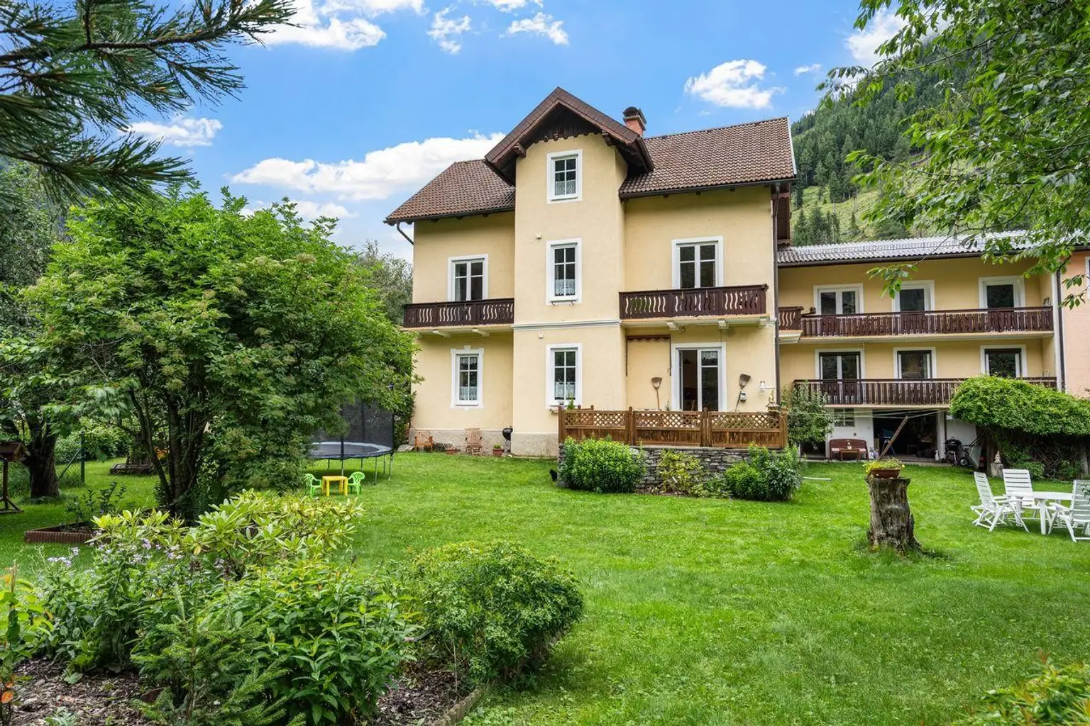 Charmantes Haus mit Ferienwohnungen im Herzen von Mallnitz