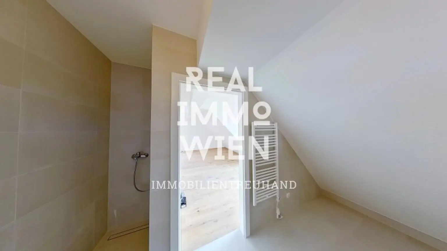 Wunderschöne sonnendurchflutete Wohnung mit Balkon im 23. Bezirk!!! Nähe U6 PERFEKTASTRAẞE!! 360°- 3D Grad Besichtigung