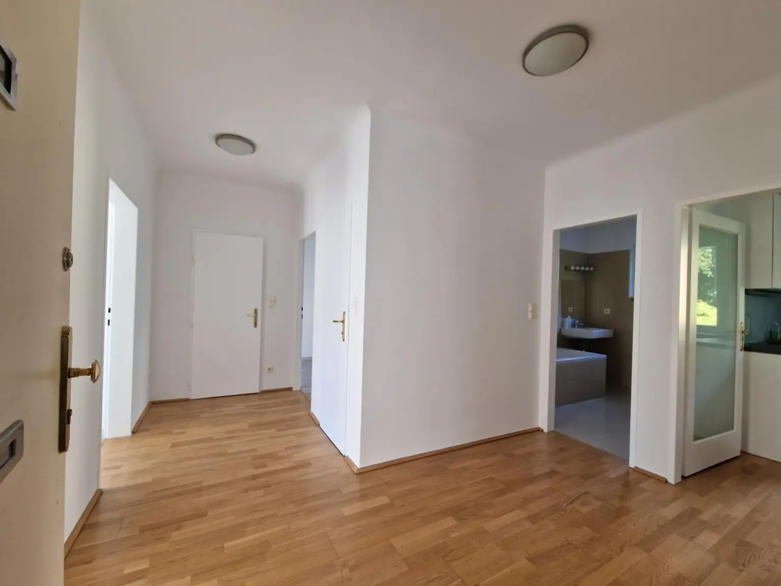 "Helle renovierte 4-Zimmerwohnung mit Balkon nahe dem Türkenschanzpark - WG-tauglich"