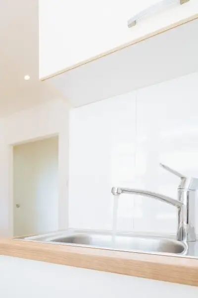 KEINE MAKLERGEBÜHR I MODERNISIERT I HOCHWERTIGE BADEWANNE I DESIGN-EINBAUKÜCHE I BAHNHOFSNAH I HAUSTIERFREUNDLICH I MODERNER WOHNSTIL I DURCHDACHTER GRUNDRISS I PROJEKT WOHNEN I