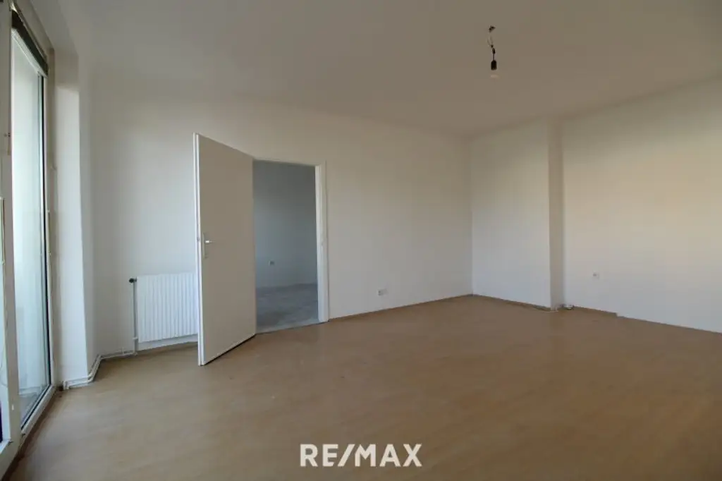 Helle 2-Zimmer-Wohnung mit Freifläche – ideal zur Sanierung