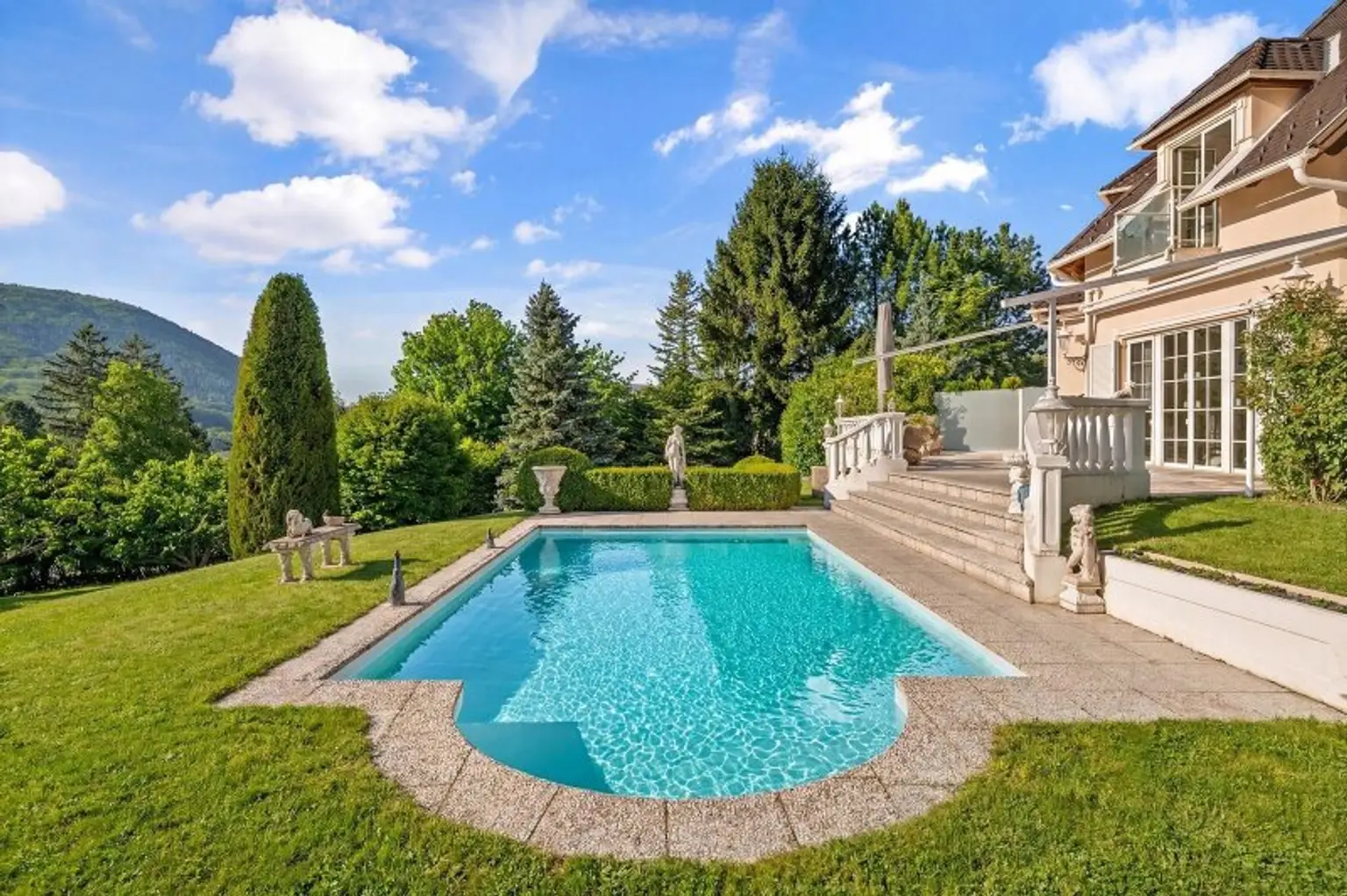 Traumliegenschaft mit großer, repräsentativer 2-Familienvilla - absolute Ruhelage - Hinterbrühl