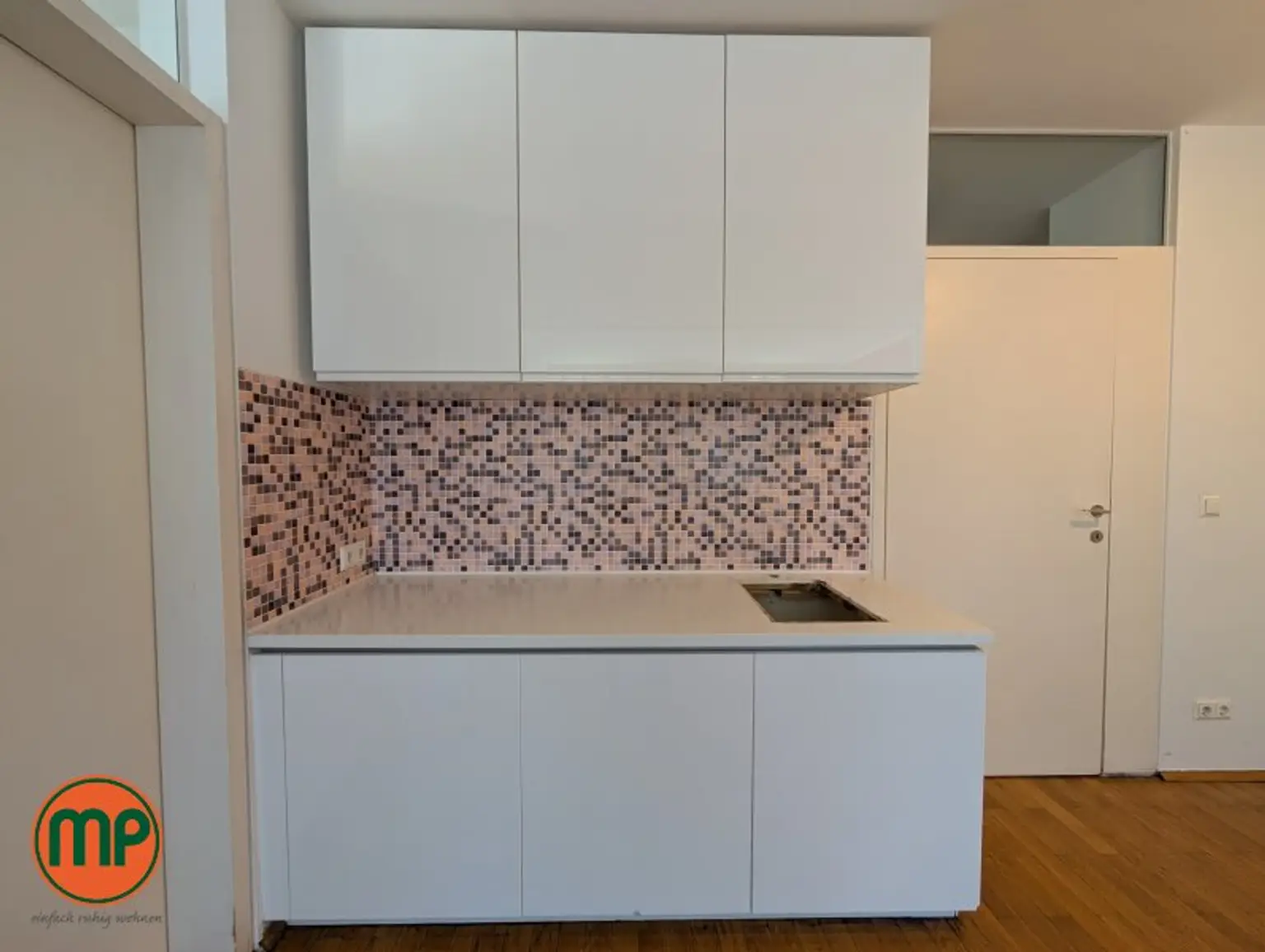 NUR FÜR ÄRZTE: Patientenpotential trifft Top-Anbindung: Ihre Praxis direkt an der U6