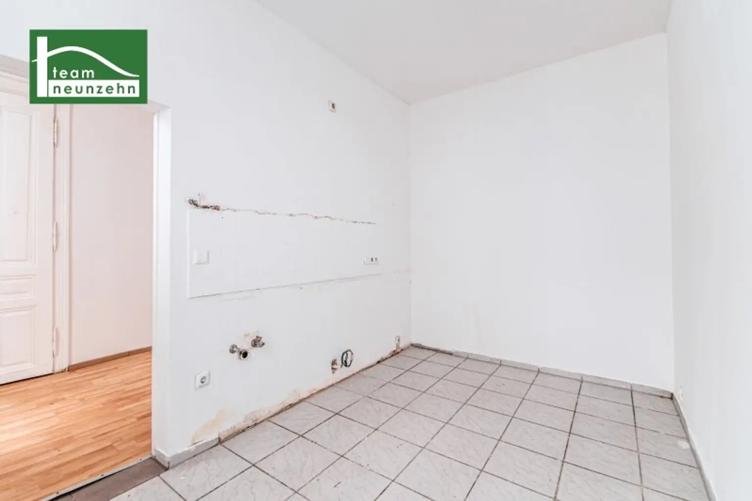 Ideal WG geeignet! Innenhof gerichtete Altbau-Wohnung nahe U4 und U6 in Sechshaus!