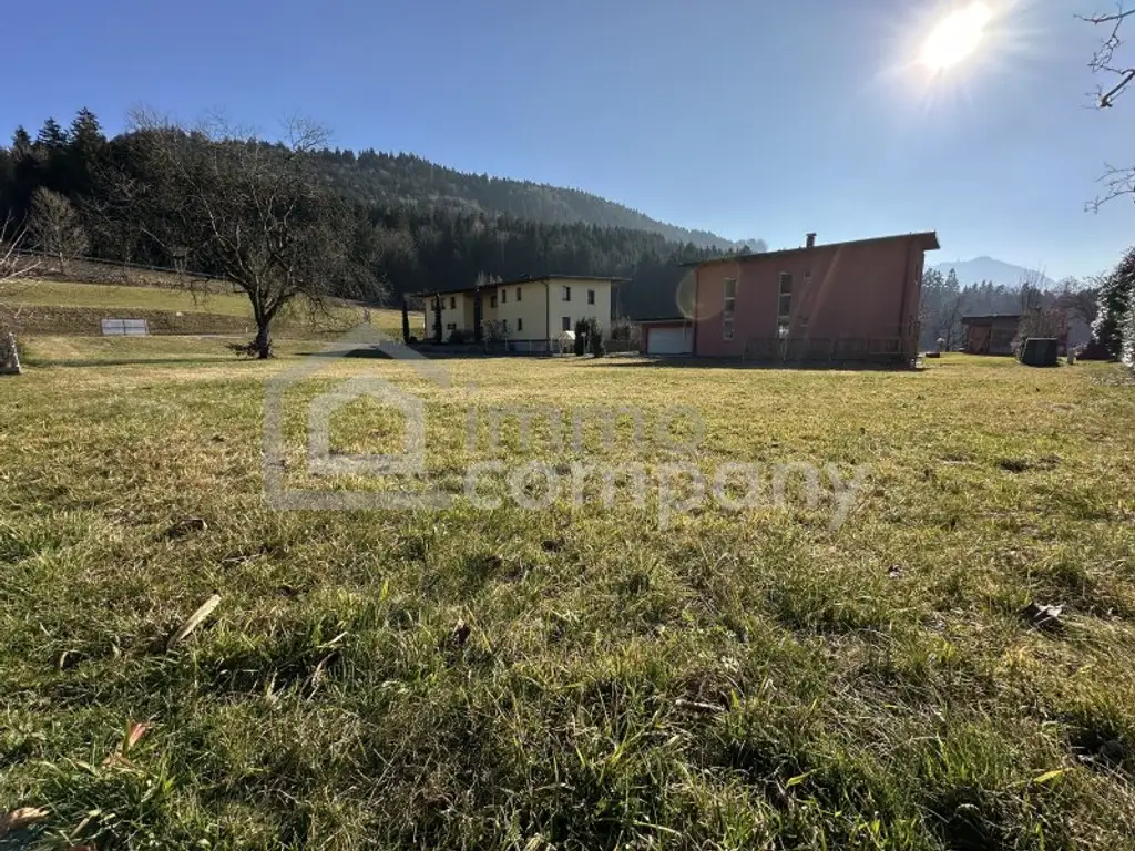 Baugrundstück Göfis, gesamt 1.579 m2, davon sind 500 m2 Bauland bereits verkauft. Flexible Grundstücksteilung des verbleibenden Baugrundstückes von ca. 1.079 m2 möglich (2 weitere von insgesamt 3 Bauparzellen oder gesam…