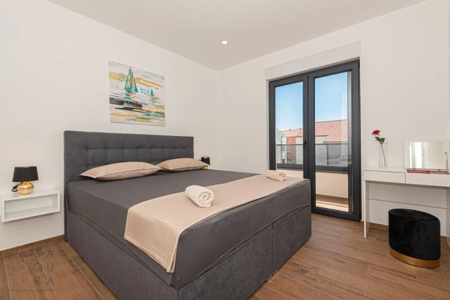 Modernes Wohndomizil mit Stil – Halbvilla mit Pool in Vodice
