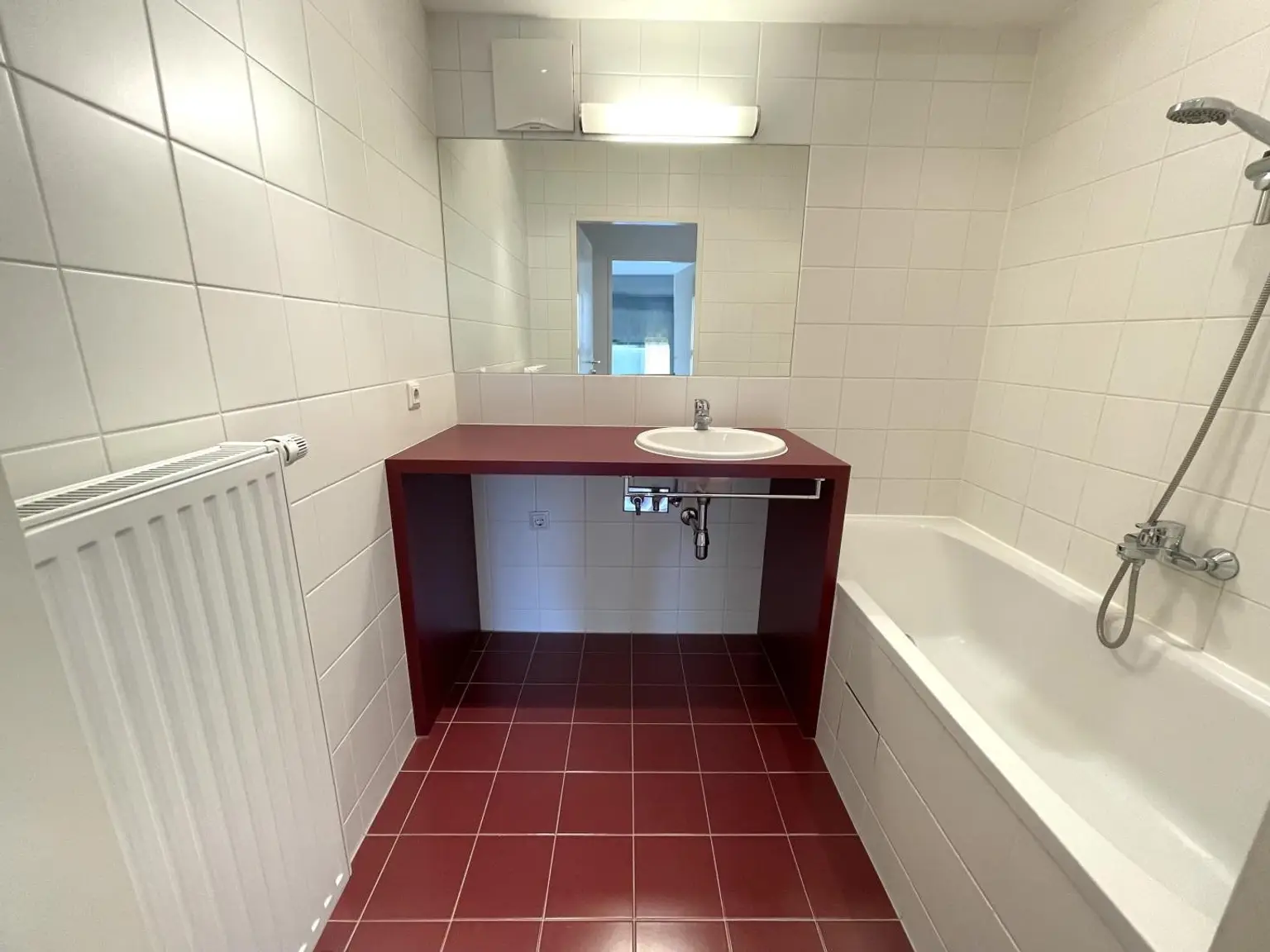 Ruhige Neubauwohnung im Architektenhaus + Blick ins Grüne // Ab Dezember!!