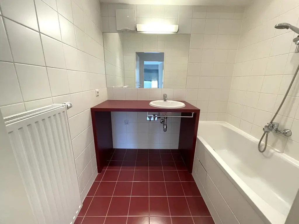 Ruhige Neubauwohnung im Architektenhaus + Blick ins Grüne // Ab Dezember!!