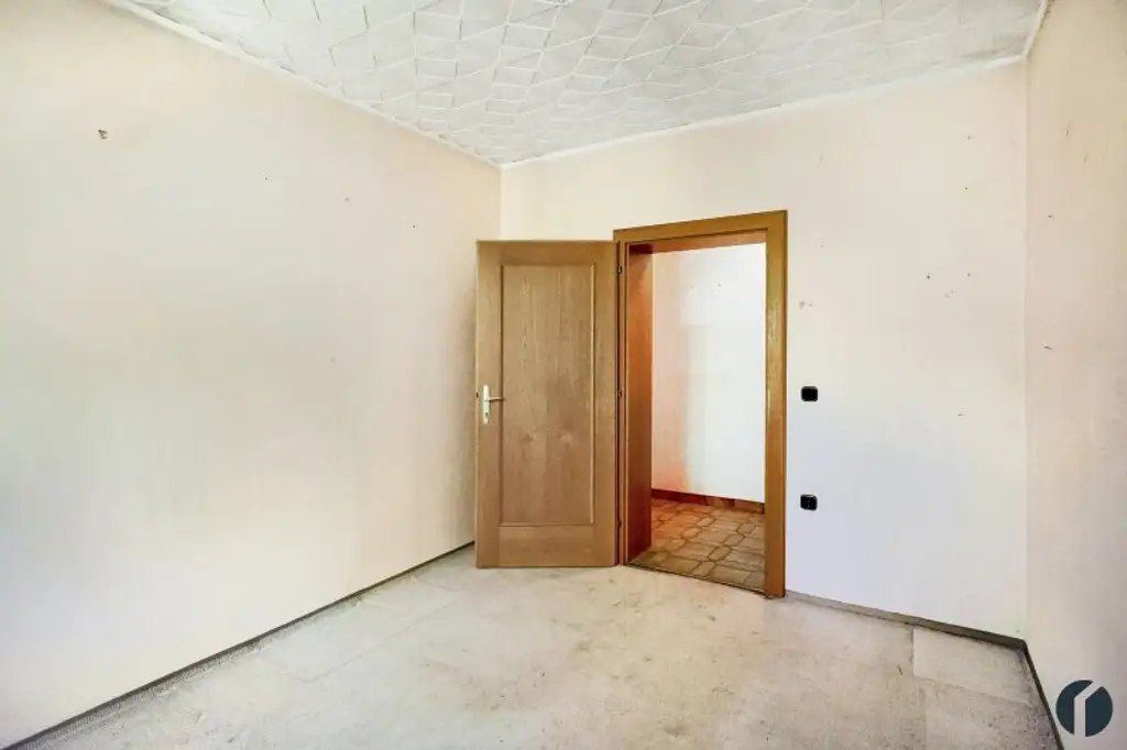 Einfamilienhaus mit Sanierungsbedarf in ruhiger Lage