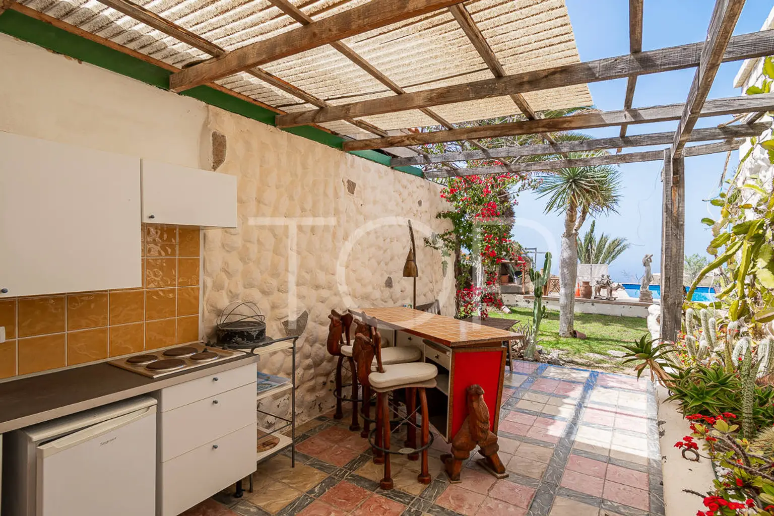 Romántica mansión con seis apartamentos en Costa de Adeje