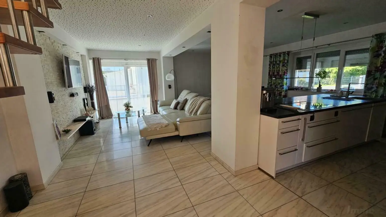 ** Großzügiges & edel saniertes Stadthaus ** Hochwertige Ausstattung ** 3 Bäder ** Einliegerwohnung ** absolute Ruhelage **