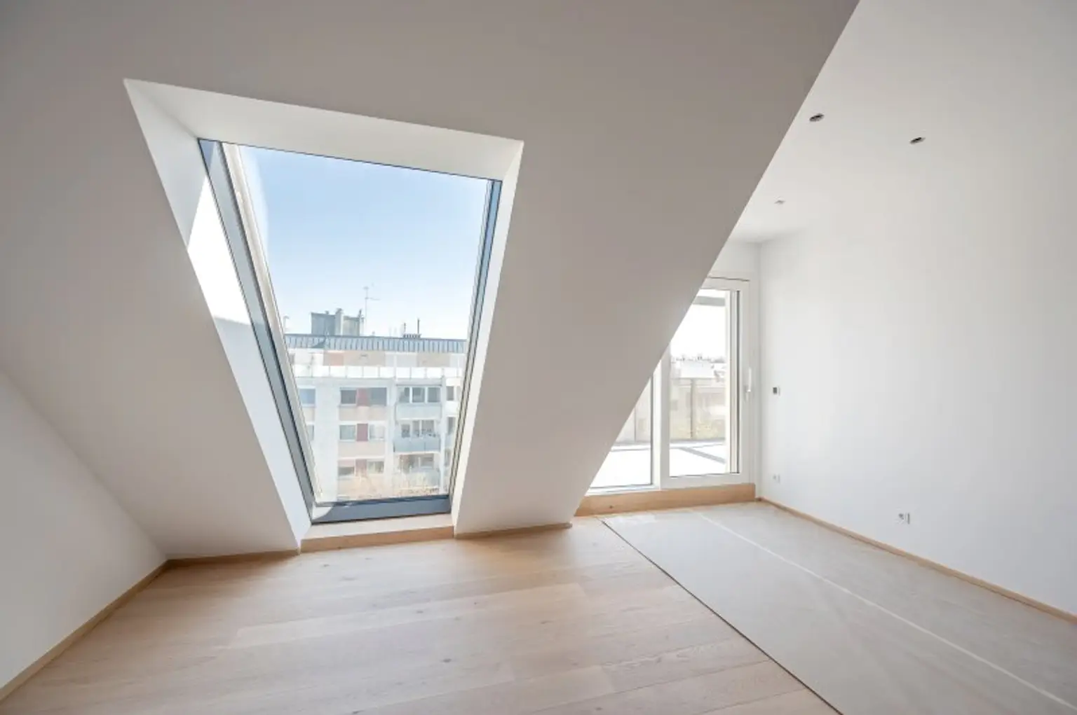 ++NEU++ Außergewöhnliche 2-Zimmer Dachgeschosswohnung in toller Lage (Erstbezug)