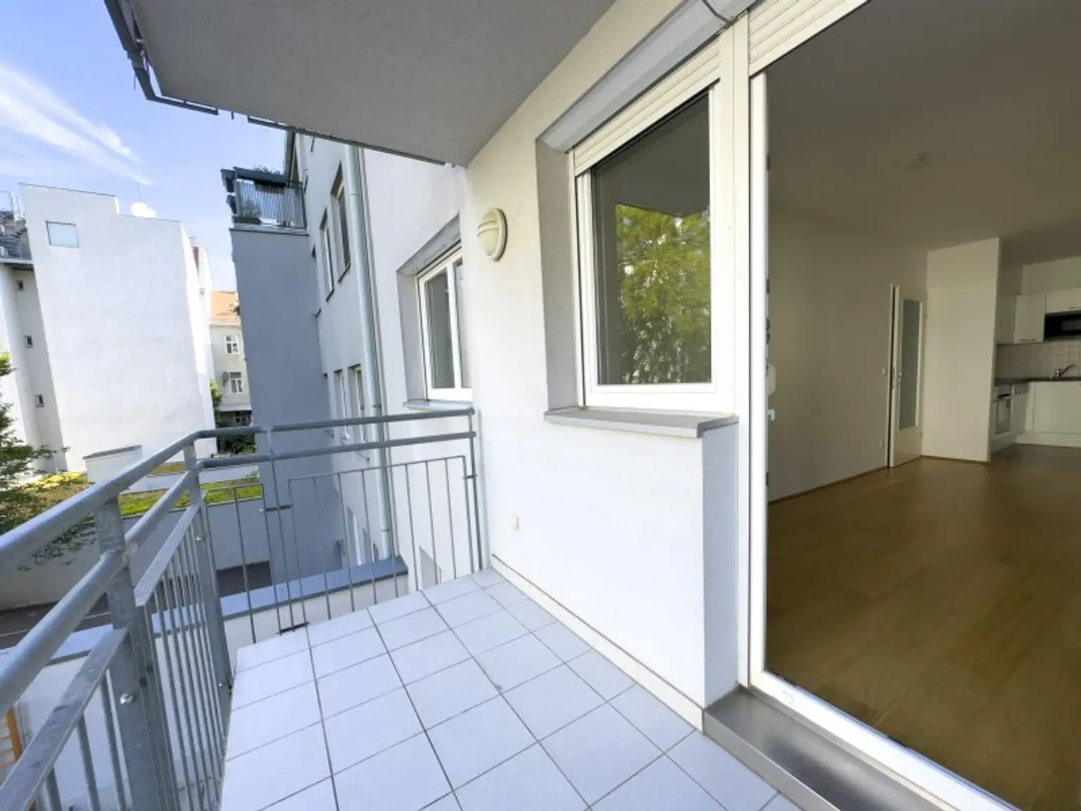 Neubau mit Balkon Richtung Innenhof | Stellplatz im KP inkludiert | ruhig & citynah bei Schmelz/Lugner City
