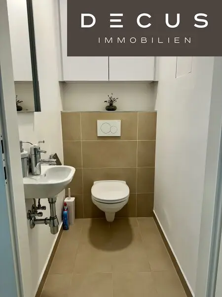 SONNENUNTERGANG UND URLAUBSGEFÜHL MITTEN IN DER STADT