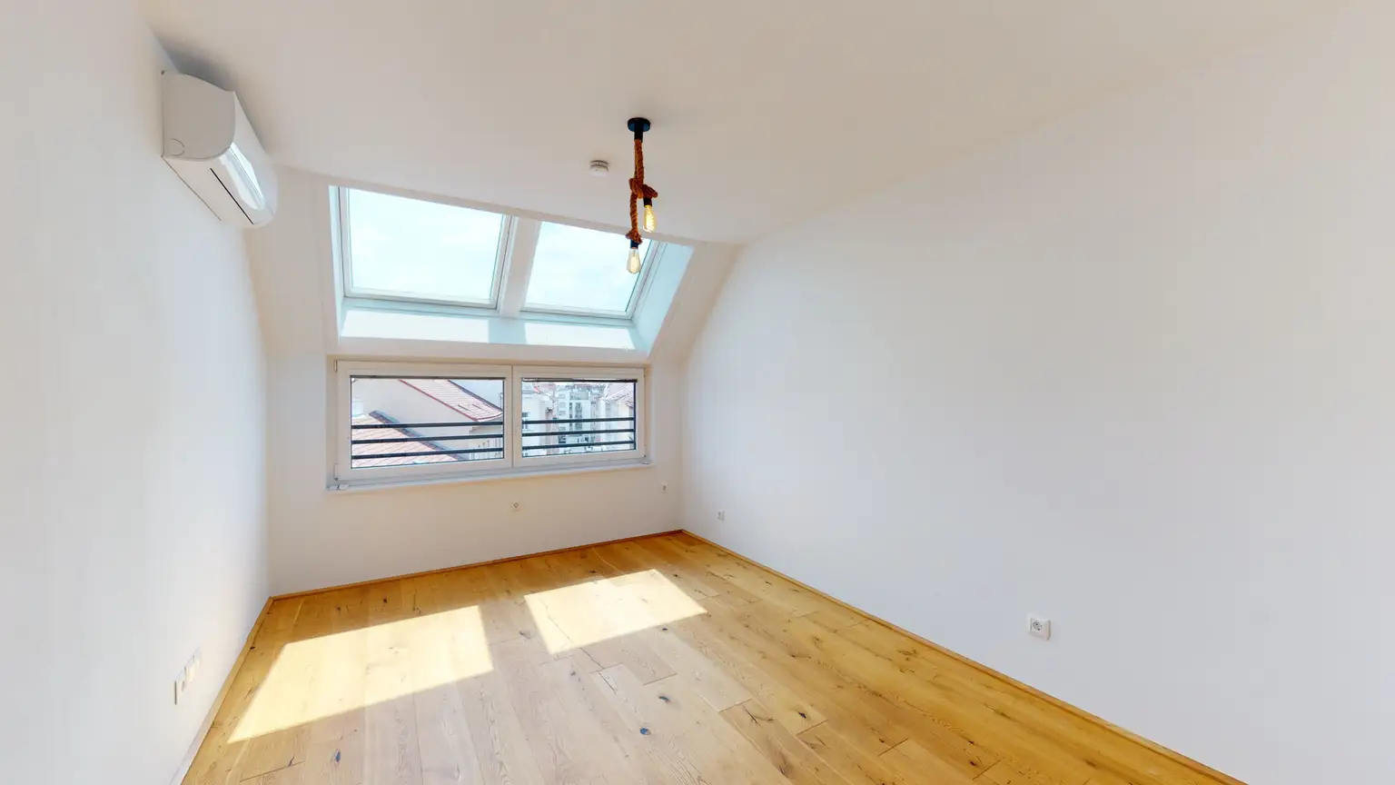 Moderne Dachgeschosswohnung, klimatisiert und gut geschnitten