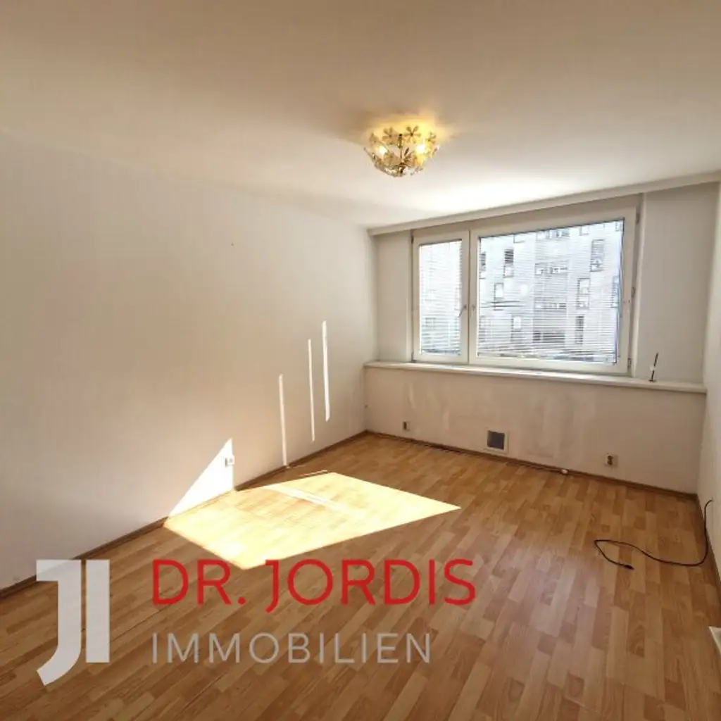 Familiengeeignete 3 Zimmerwohnung, mit gutem Grundschnitt, Sanierungsbedarf