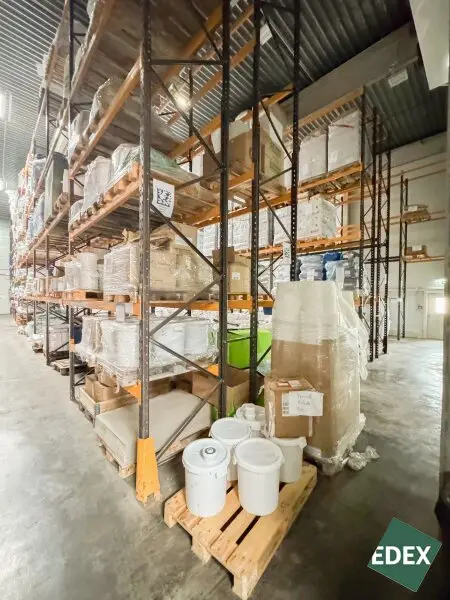 Modernes Regallager (9,5m RH) an der S33