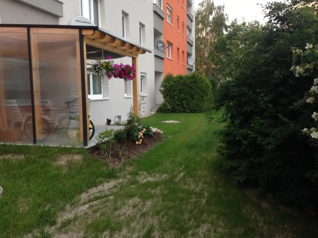 Traumwohnung  im EG in Wels mit Gartenfeeling, Loggia & Tiefgarage, sofort einziehen & wohlfühlen!