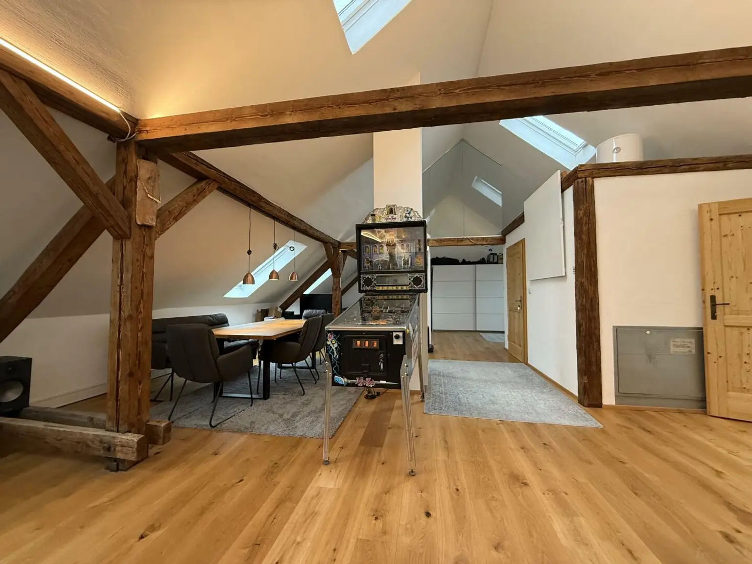 Seltene Gelegenheit! Hochwertige, offen geschnittene Wohnung mit Uhrturm-Blick