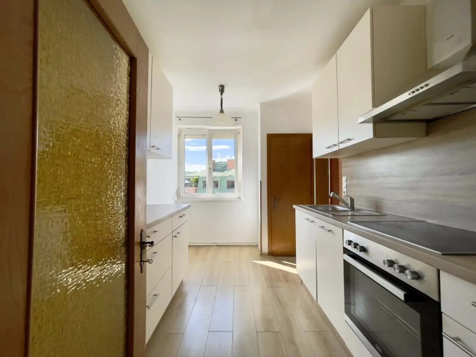Hofseitige Wohlfühloase mit Balkon & Bergblick – ruhig gelegen, zentral erreichbar!
