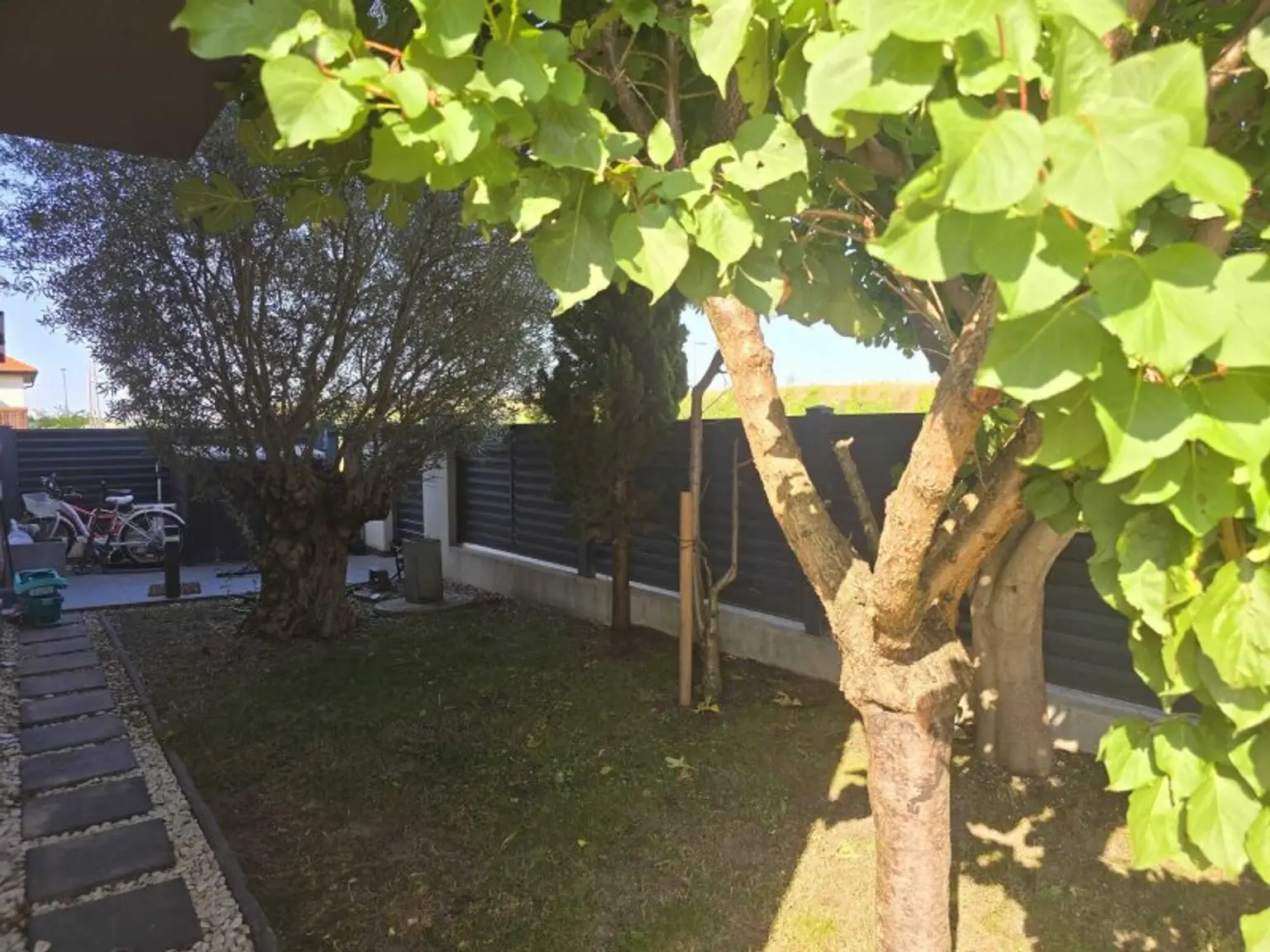 Traumhaft LUXURIÖS AUSGESSTATTETES SMART EFH in Leopoldsdorf: Wfl. 196m², 6 Zimmer, Balkon & Terrasse! + PHOTOVOLTAIK ANLAGE mit STROMSPEICHER + beheizter POOL  + GARAGE + GRILLPLATZ +