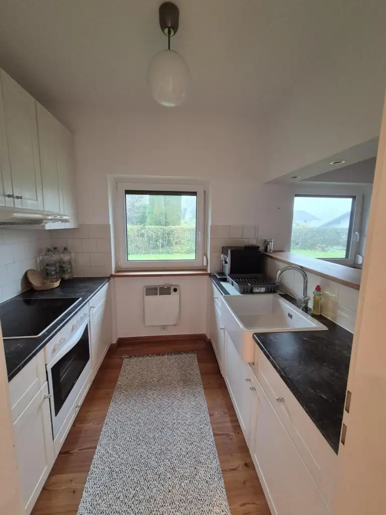 Außergewöhnliche 2,5 Zimmer Wohnung mit Seeblick