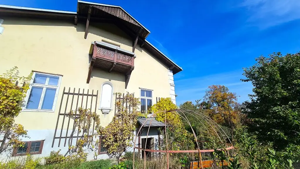 DORNBACH: Repräsentative Villa in Aussichtslage