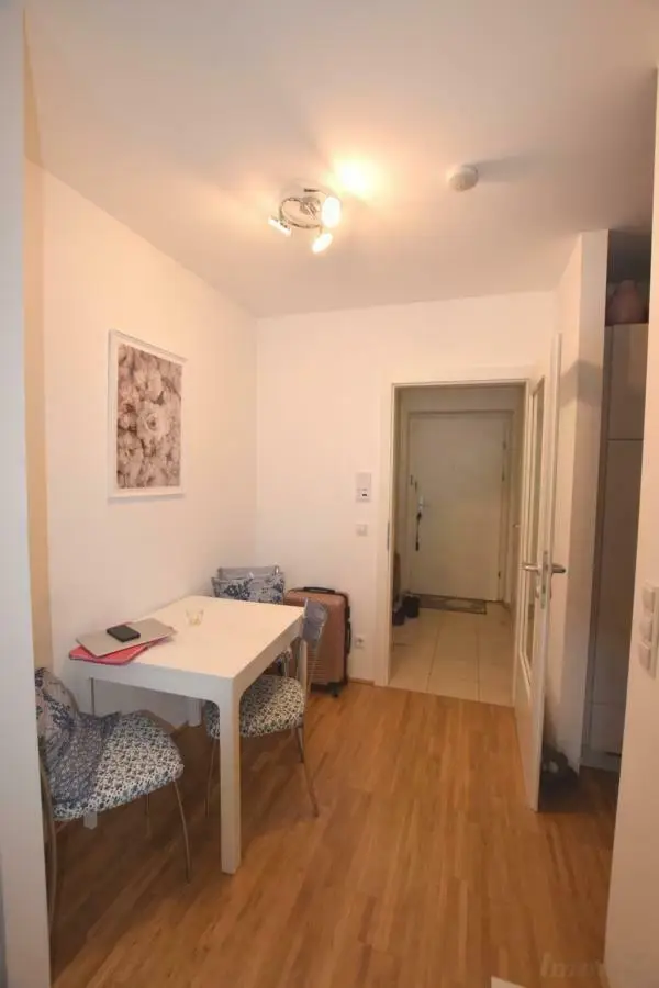 Moderne Garconniere mit Balkon