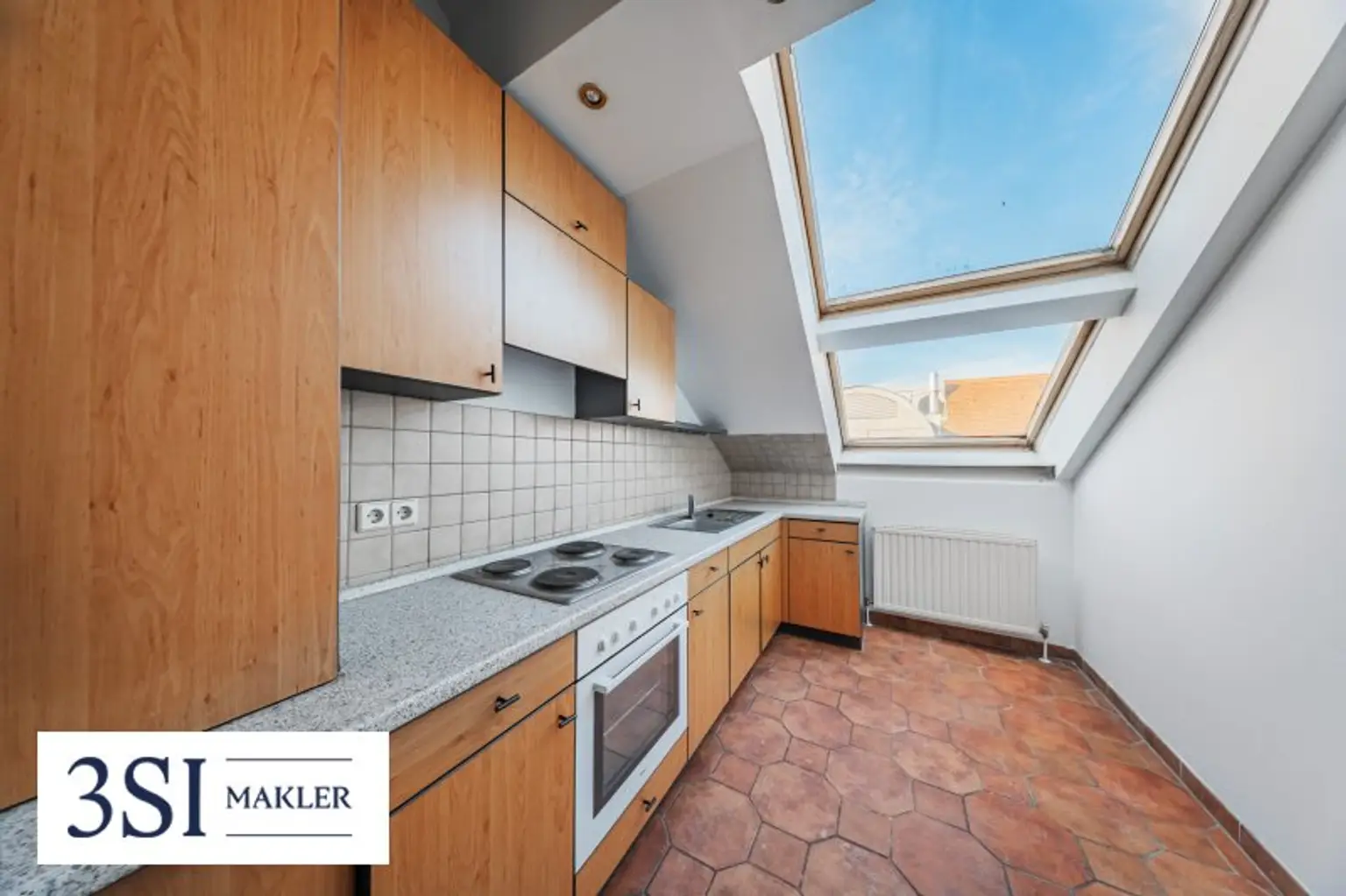 Klausgasse 46: Lichtdurchflutete 2,5-Zimmer-Dachgeschoßwohnung im Herzen des 16. Bezirks