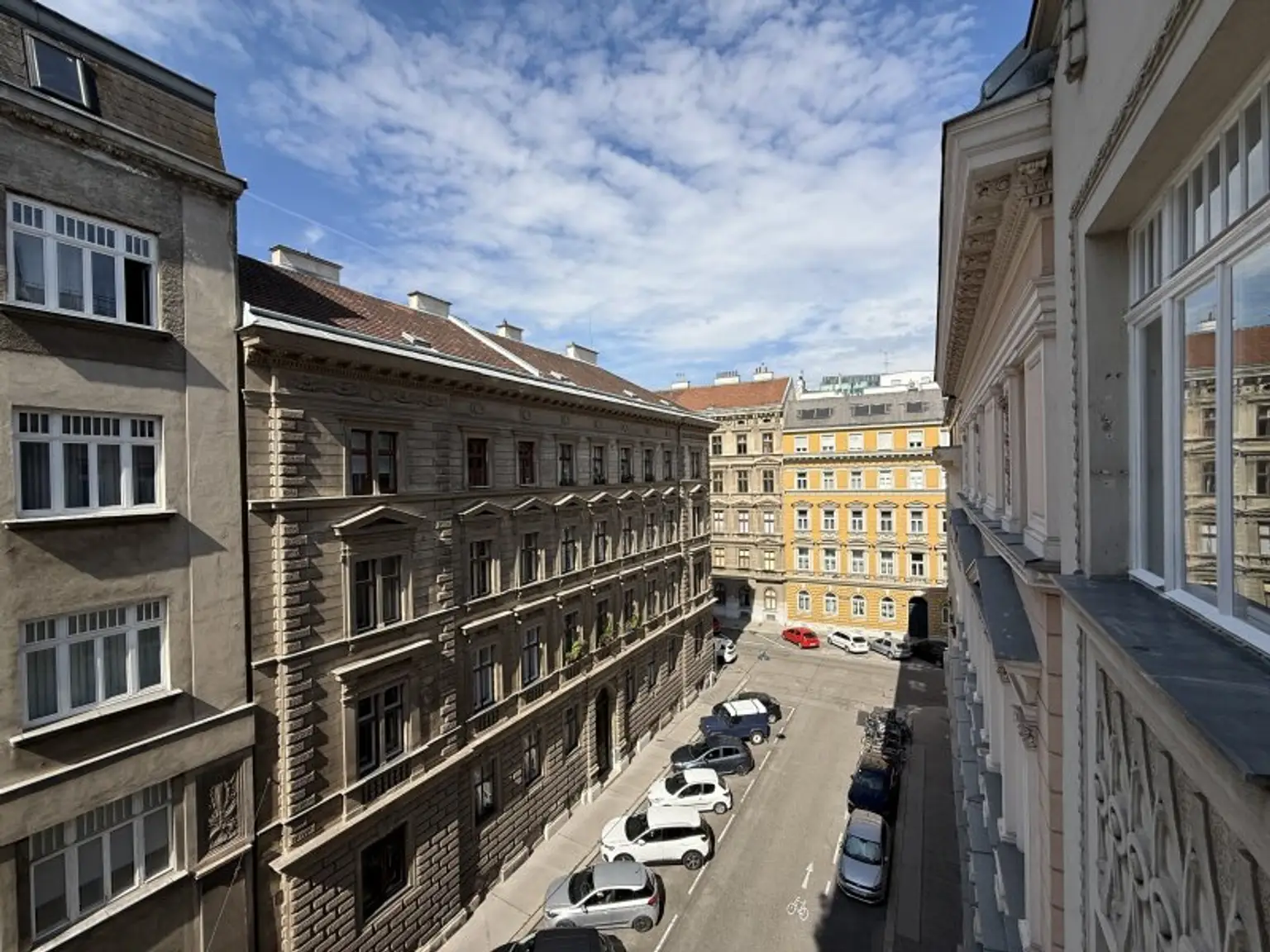 Erstbezug nach Sanierung – 4-Zimmer-Wohnung mit Balkon (134 m²)