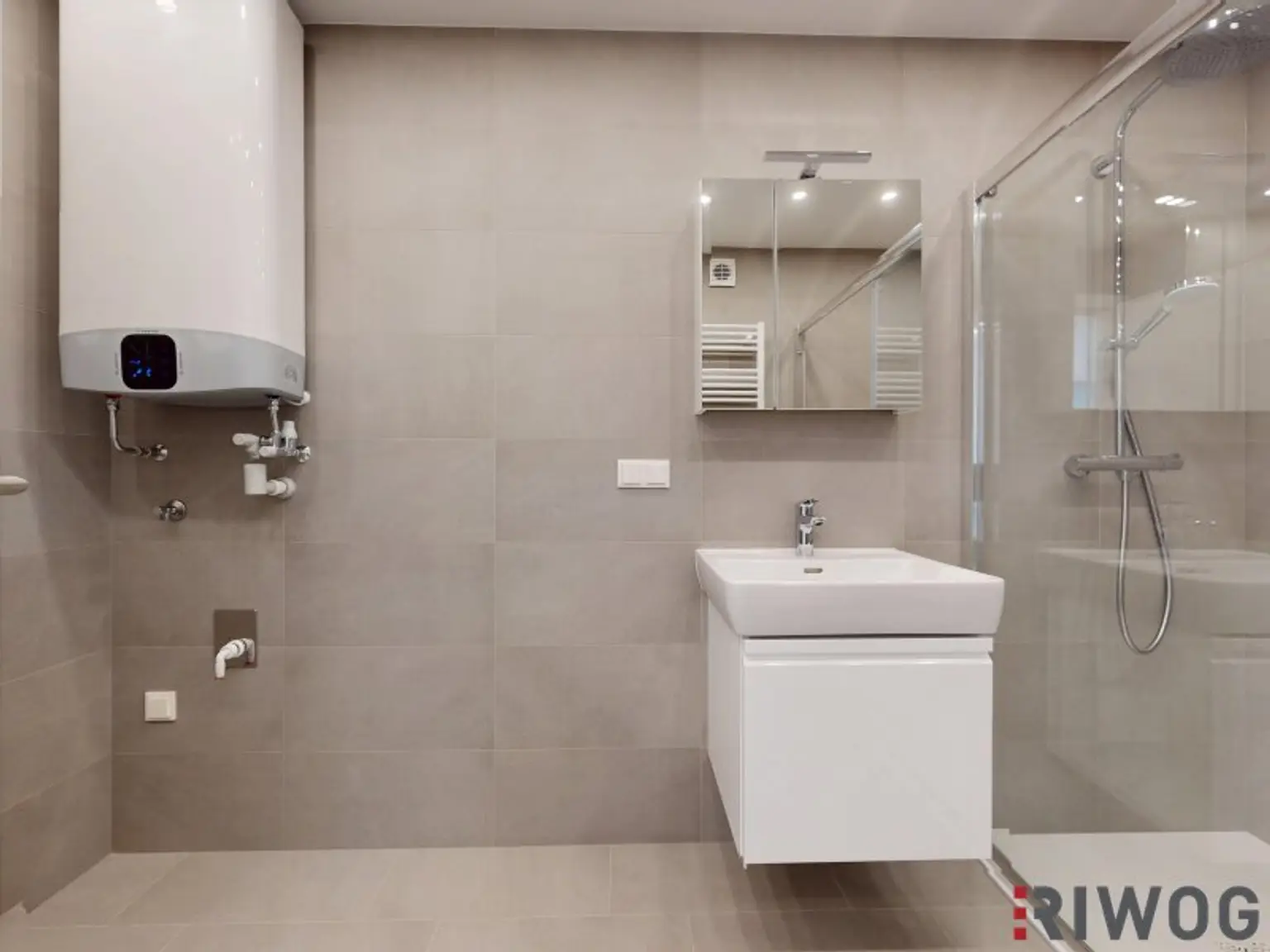 ERSTBEZUG nach Sanierung I Großzügige 3 Zimmer Wohnung in Alte Donau Nähe I Tischler Einbauküche inkl. Siemensgeräte I Gratis Miele Waschtrockner bei Kauf bis 31.12.25