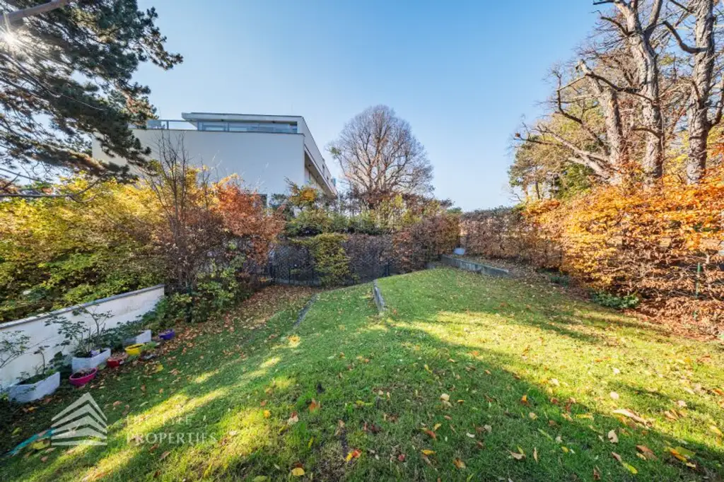 Wunderschöne 5 - Zimmer Wohnung mit Terrasse und Garten