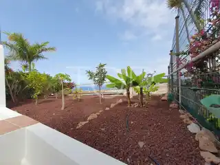 VILLA-EL-DUQUE-TERRAZA-BAJO-JARDIN