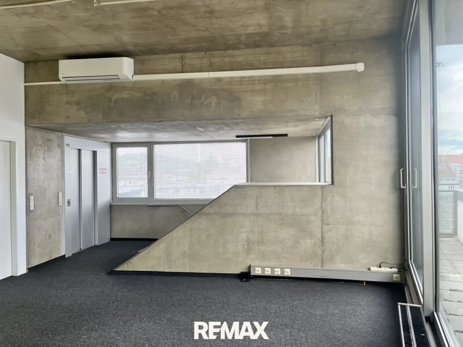 Modernes Praxishaus/ Bürohaus in Hietzing mit Garage & 4 Stellplätzen