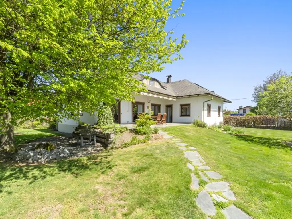 Schöner, gepflegter 270m² Bungalow mit 2 Wohnungen und 1.318m² Grund in Viktring in ruhiger sonniger Aussichtslage!