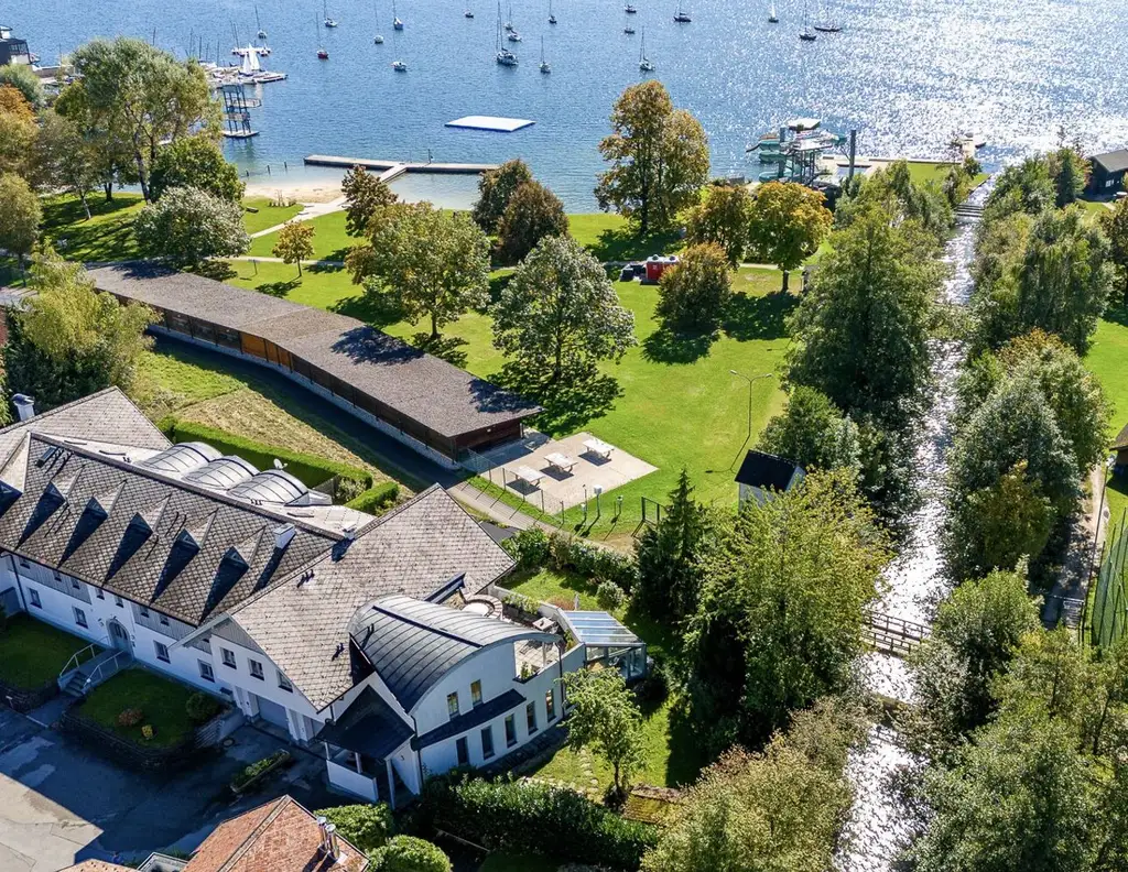 PREMIUM Wohnen am Mondsee - Seenähe - Haus im Haus - 270 m² Wohnfläche, Wintergarten, Eigengarten und Garage