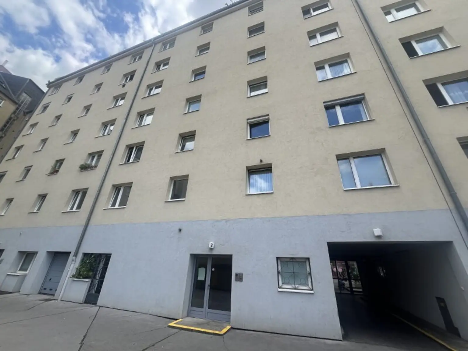 2,5 Zimmer Eigentum in saniertem Haus (U1 Nähe)