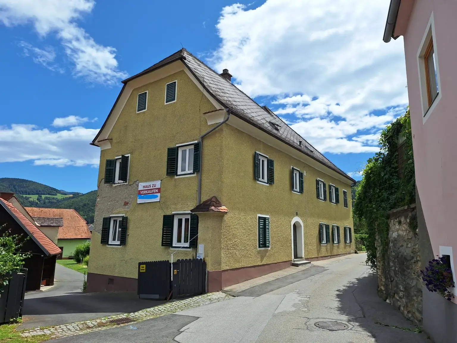 Altehrwürdiges Zinshaus mit Nebengebäuden - Deutschfeistritz