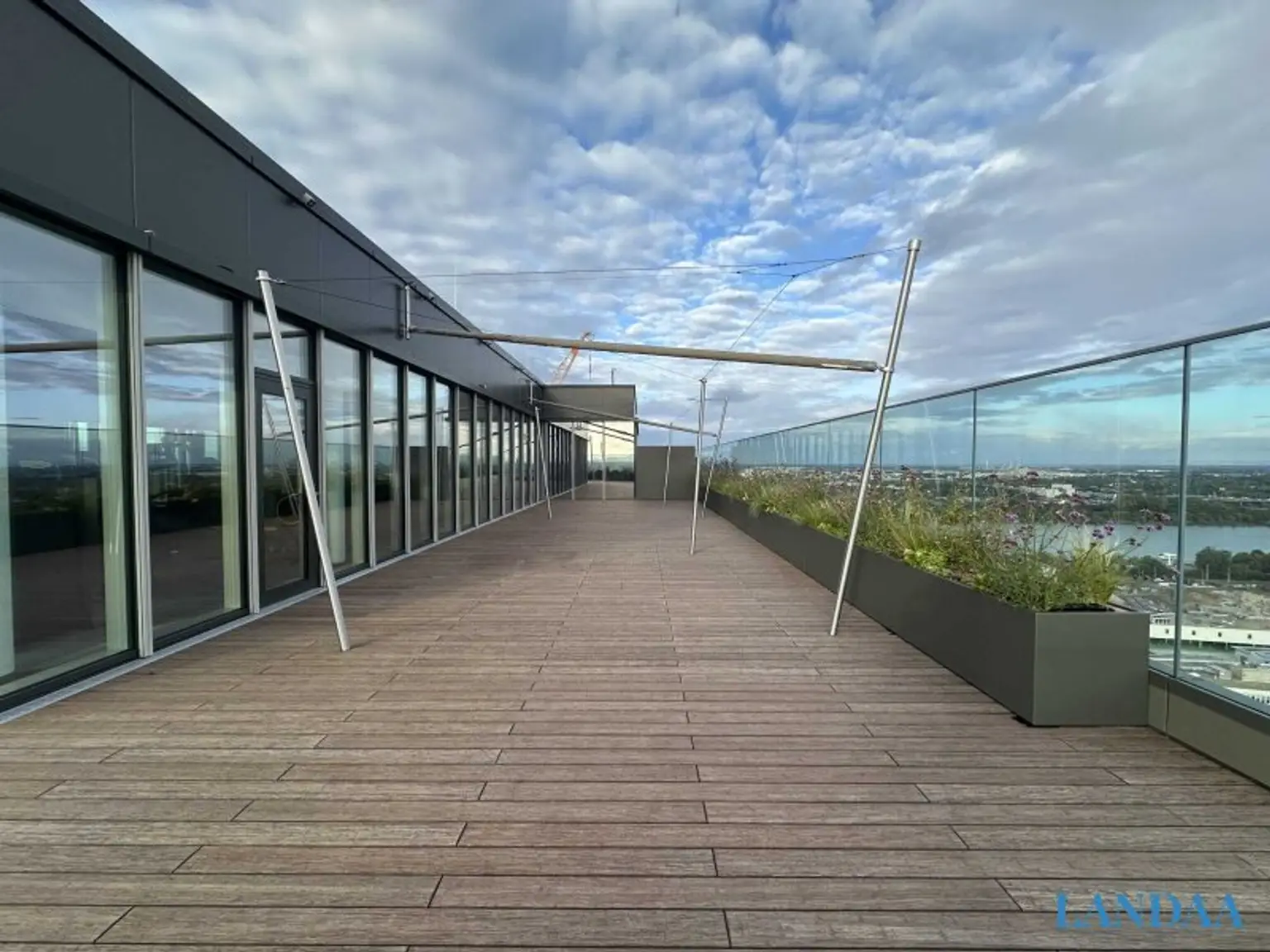 Exklusive 2-Zimmer-Wohnung mit Panorama-Blick & Concierge-Service
