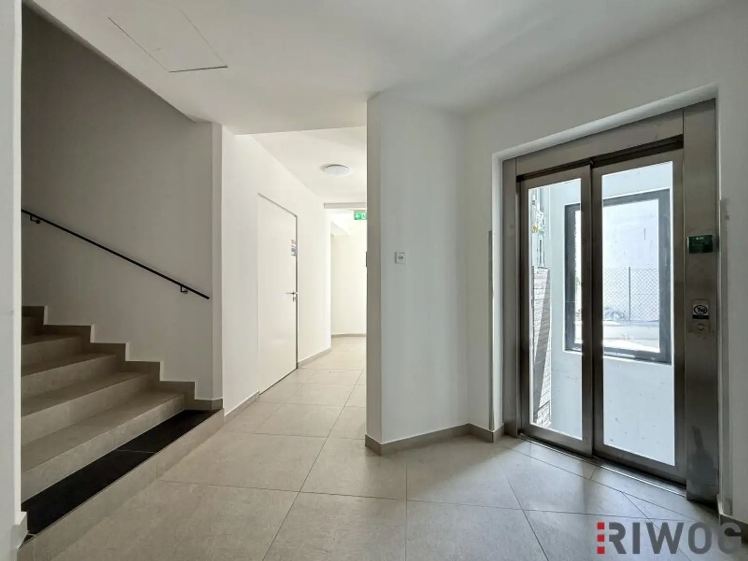 NEUER PREIS - SOMMERAKTION | 3-Zimmer Altbauwohnung mit großem innenhofseitigem Balkon im 1. Liftstock | ERSTBEZUG NACH SANIERUNG