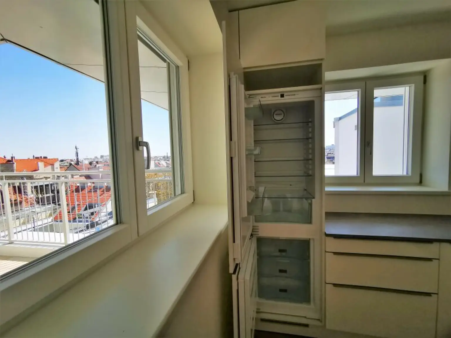 URANIA: 3 Zimmer mit hofseitiger Terrasse in Ruhelage: Luxus pur in Citynähe