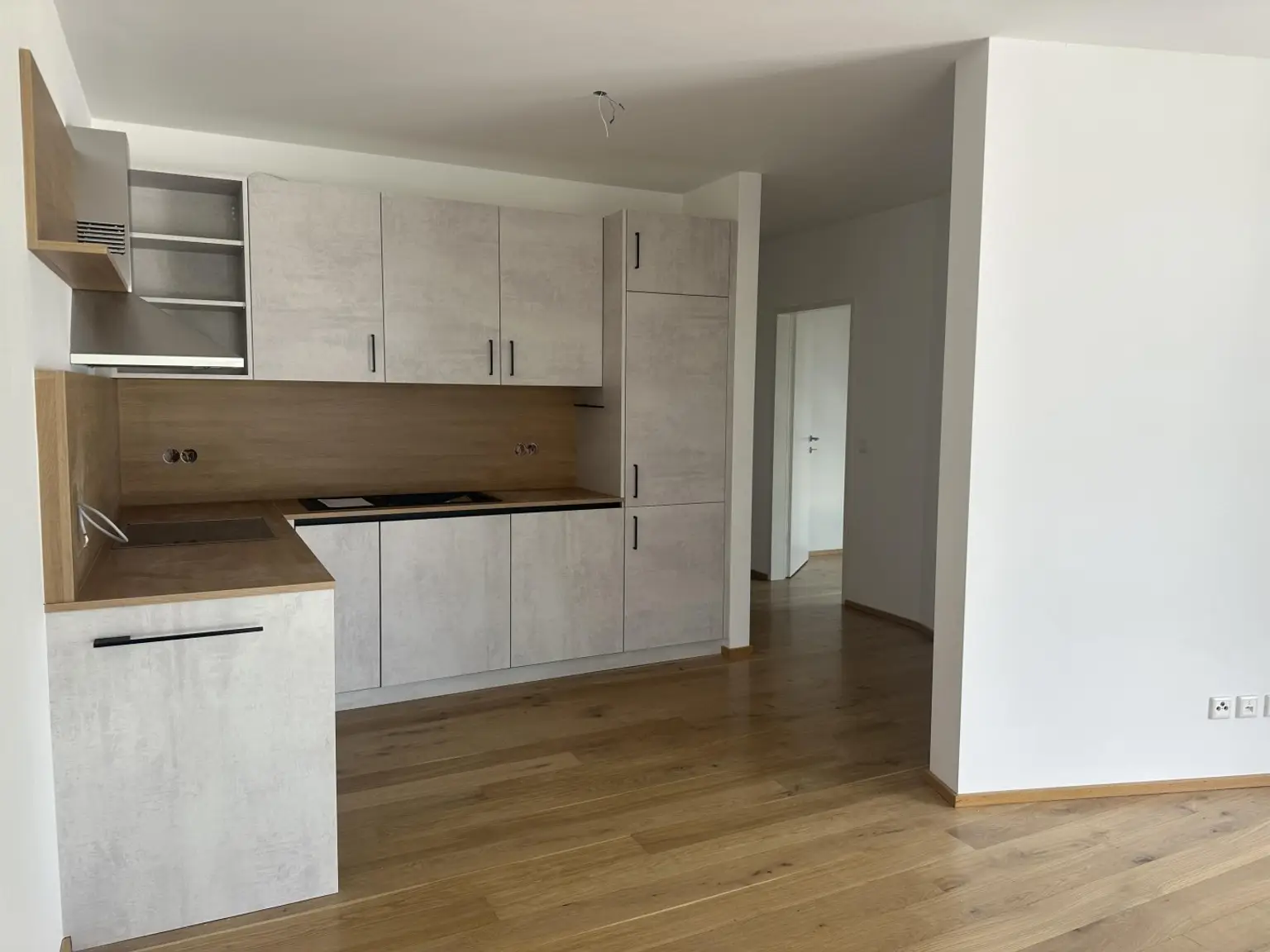 Moderne Dachgeschoßwohnung mit Terrasse und Bergblick
